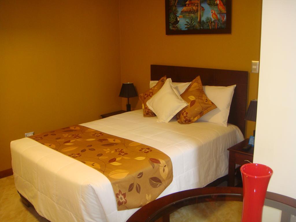 Hotel Europa Iquitos Exterior foto