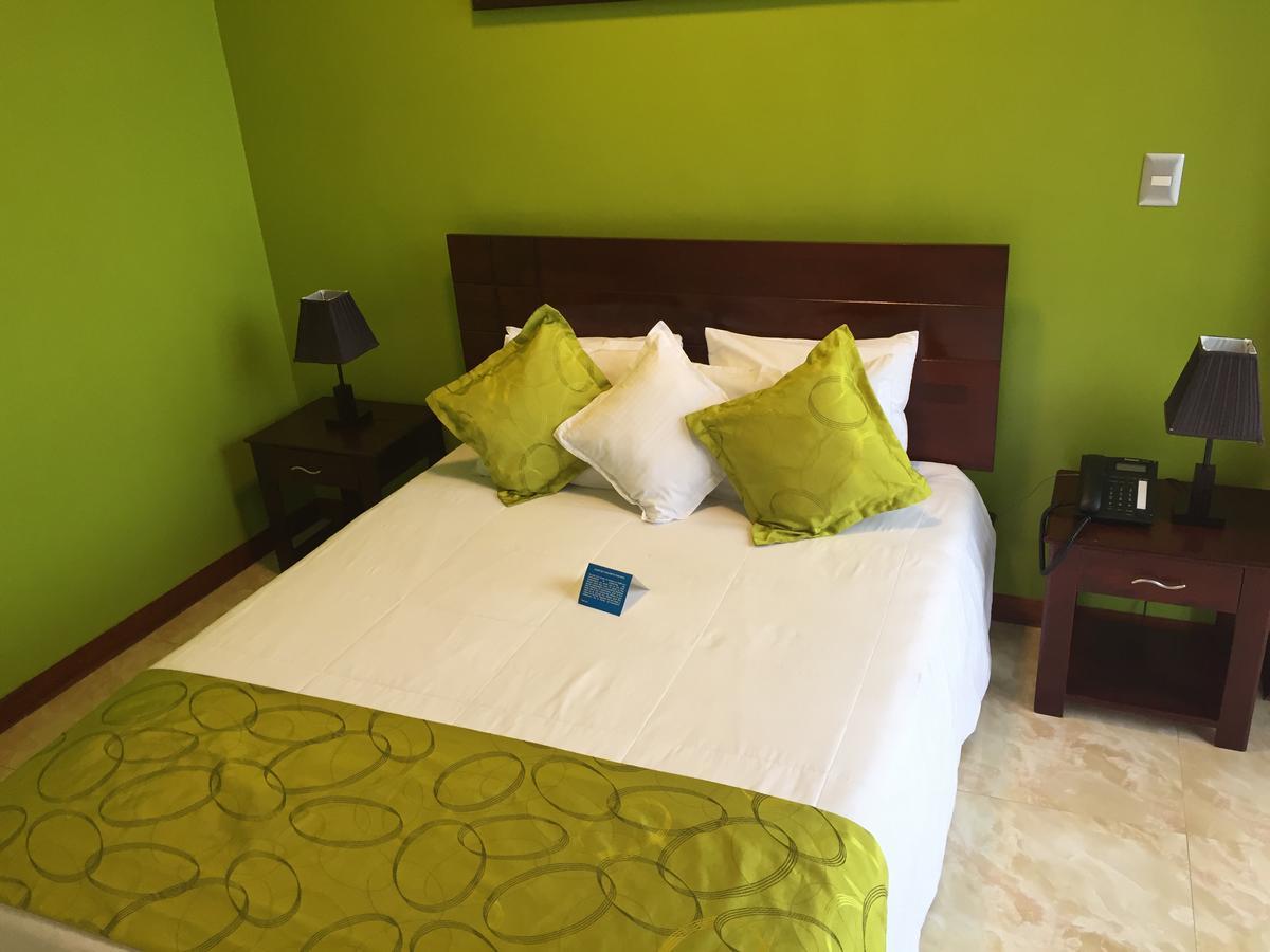 Hotel Europa Iquitos Exterior foto